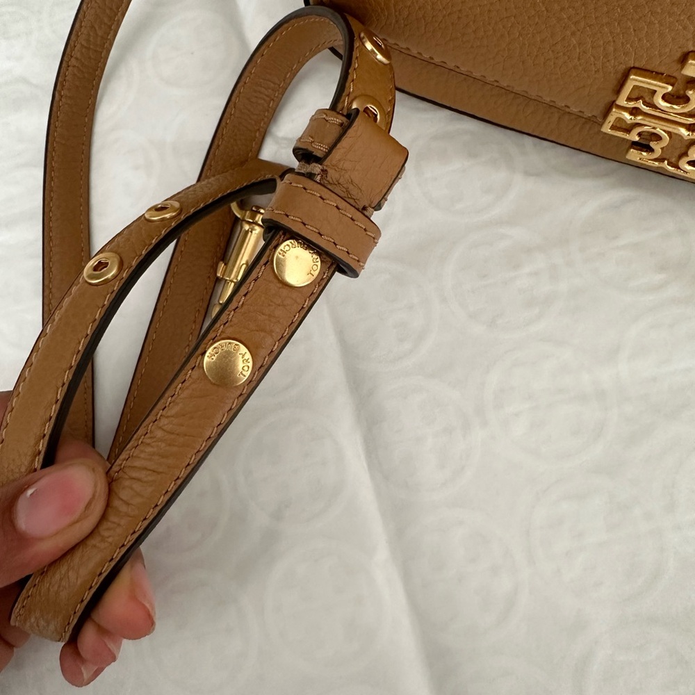 New Tory Burch Britten Convertible Crossbody Bag With Gold Hardware - Picture 5 of 11